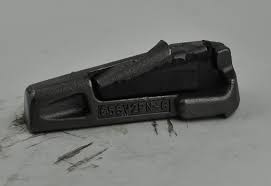 Juodas ekskavatoriaus kaušo dantis 85SV2 kaištis 85SV2PN-C